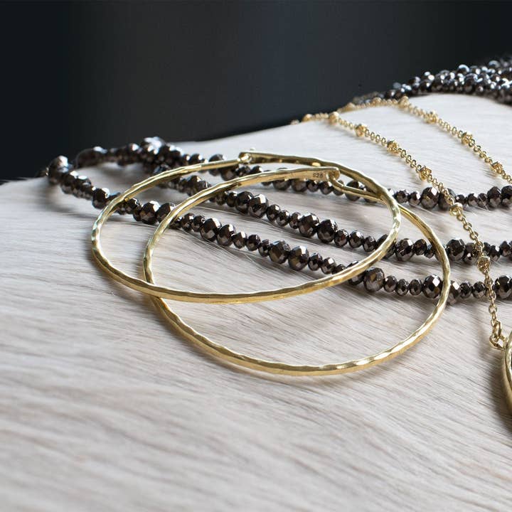 URBAN-EQUESTRIAN - Wholesale Hoop Earrings - Hammered Hoops - Infinity Clasp Round Earring 14K Gold Vermeil1