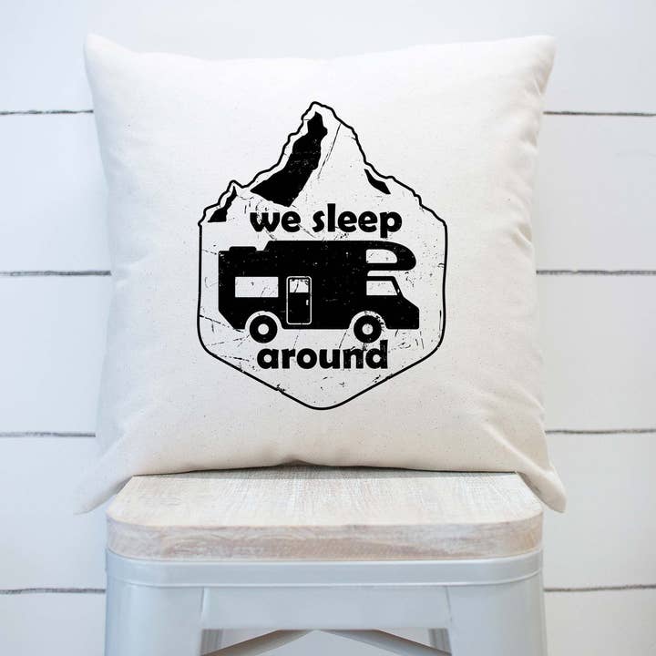 Federa per cuscino We Sleep Around, camper, campeggio per la vendita all'ingrosso da parte di Rising Tide Vintage