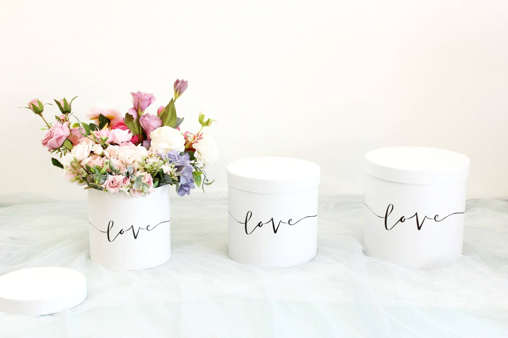 Elegant Design Supply - Vendita all'ingrosso Confezioni regalo - Scatola rotonda per fiori a forma di cappello con motivo Love11