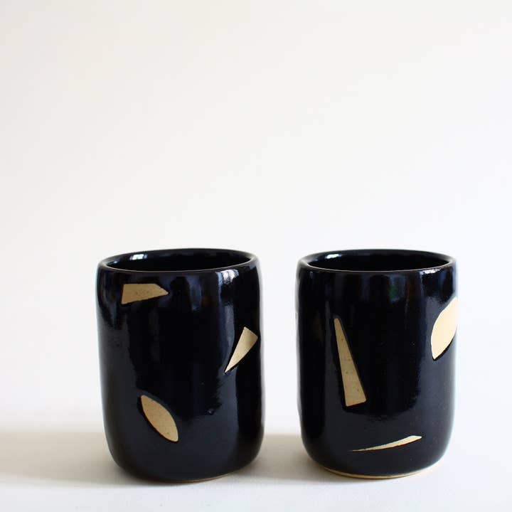 Bicchieri in ceramica smaltata in colori assortiti per la vendita all'ingrosso da parte di Jenni Oh Crafts