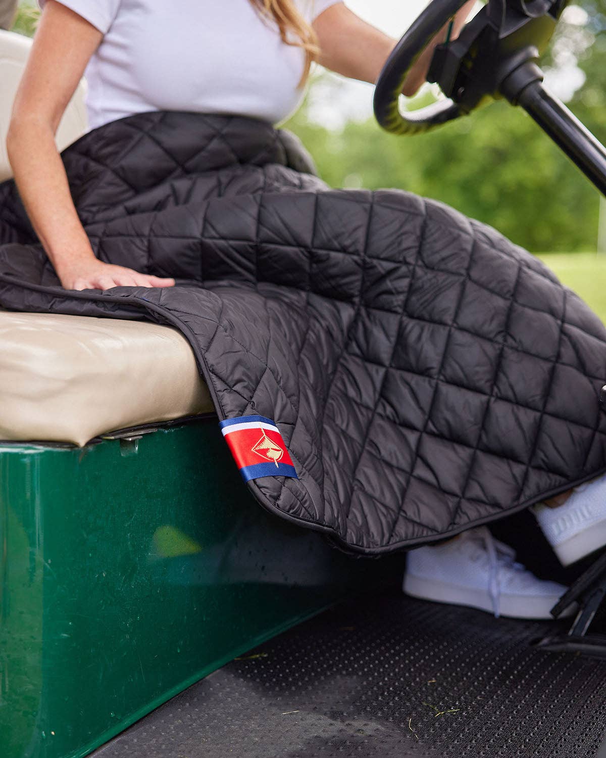 Pretty Rugged - Wholesale Throw Blanket - Waterproof Puffer Blanket with Pockets | Pretty Rugged0