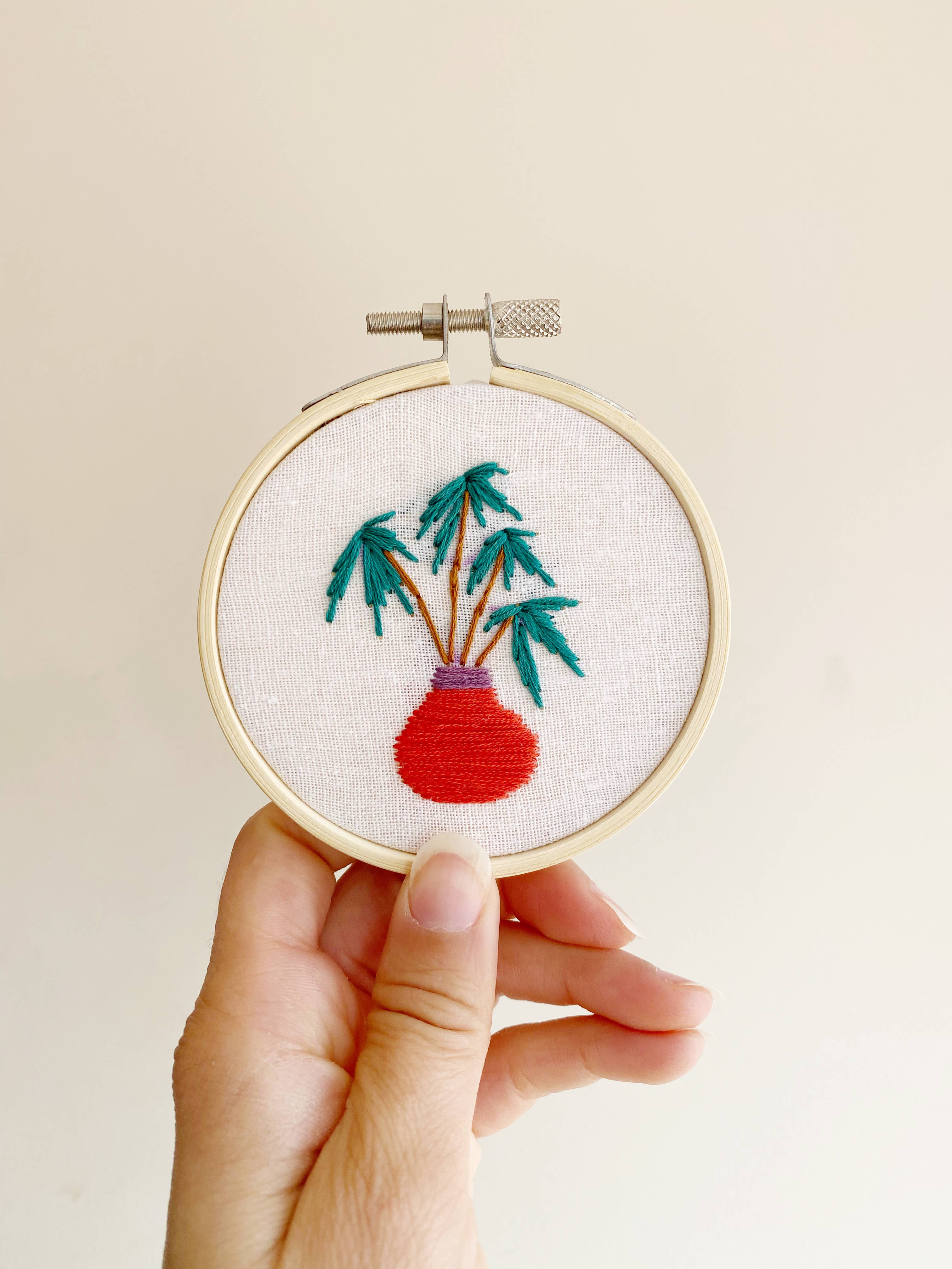 Islay's Terrace – wholesale Material för broderi/korsstygn – Överraskning Little Leafy Växt Broderi - 3" broderi3