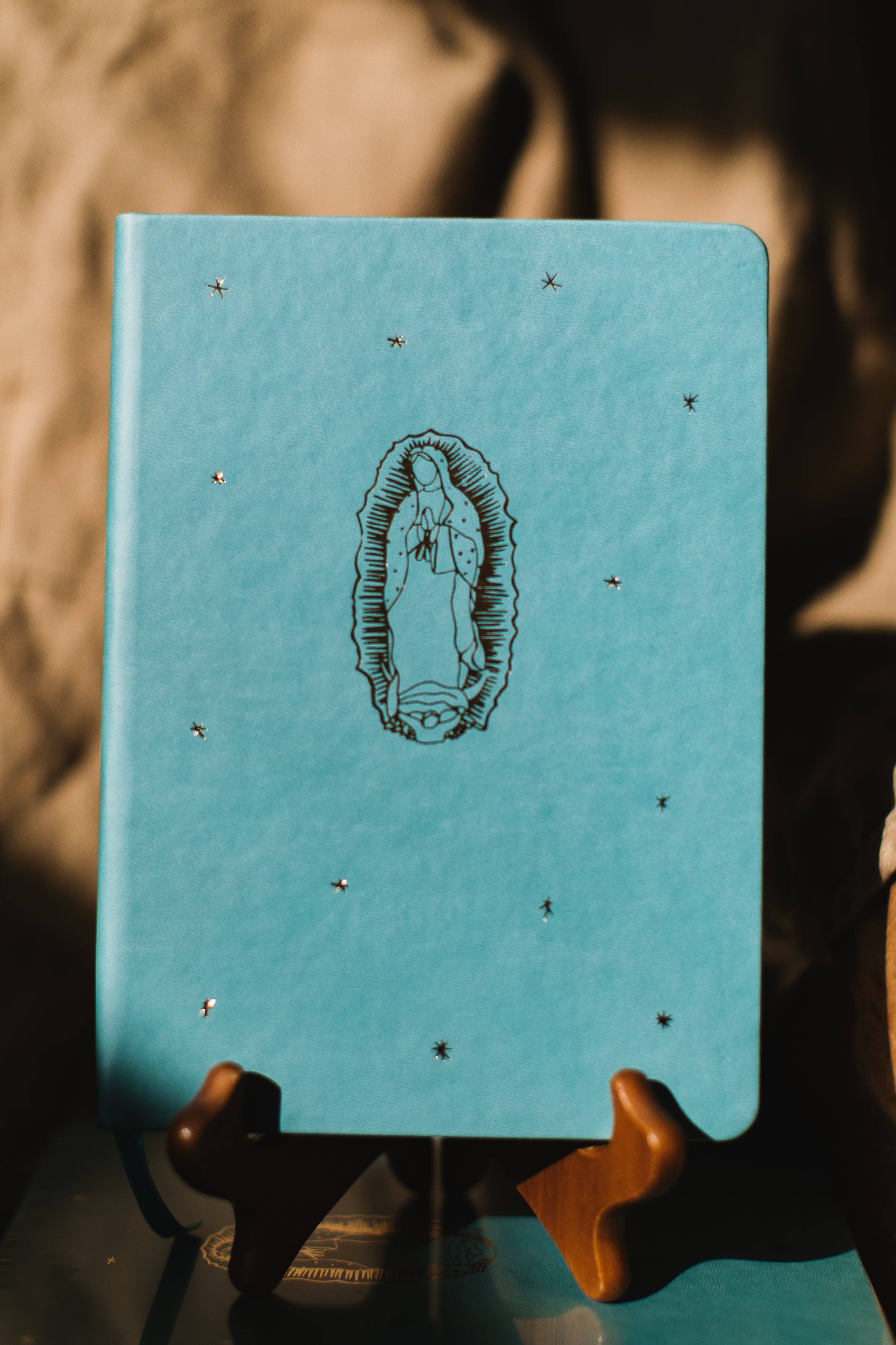 Elisa M Torres - Artist & Designer – Caderno por atacado – Caderno Nossa Senhora de Guadalupe com Detalhes em Ouro8