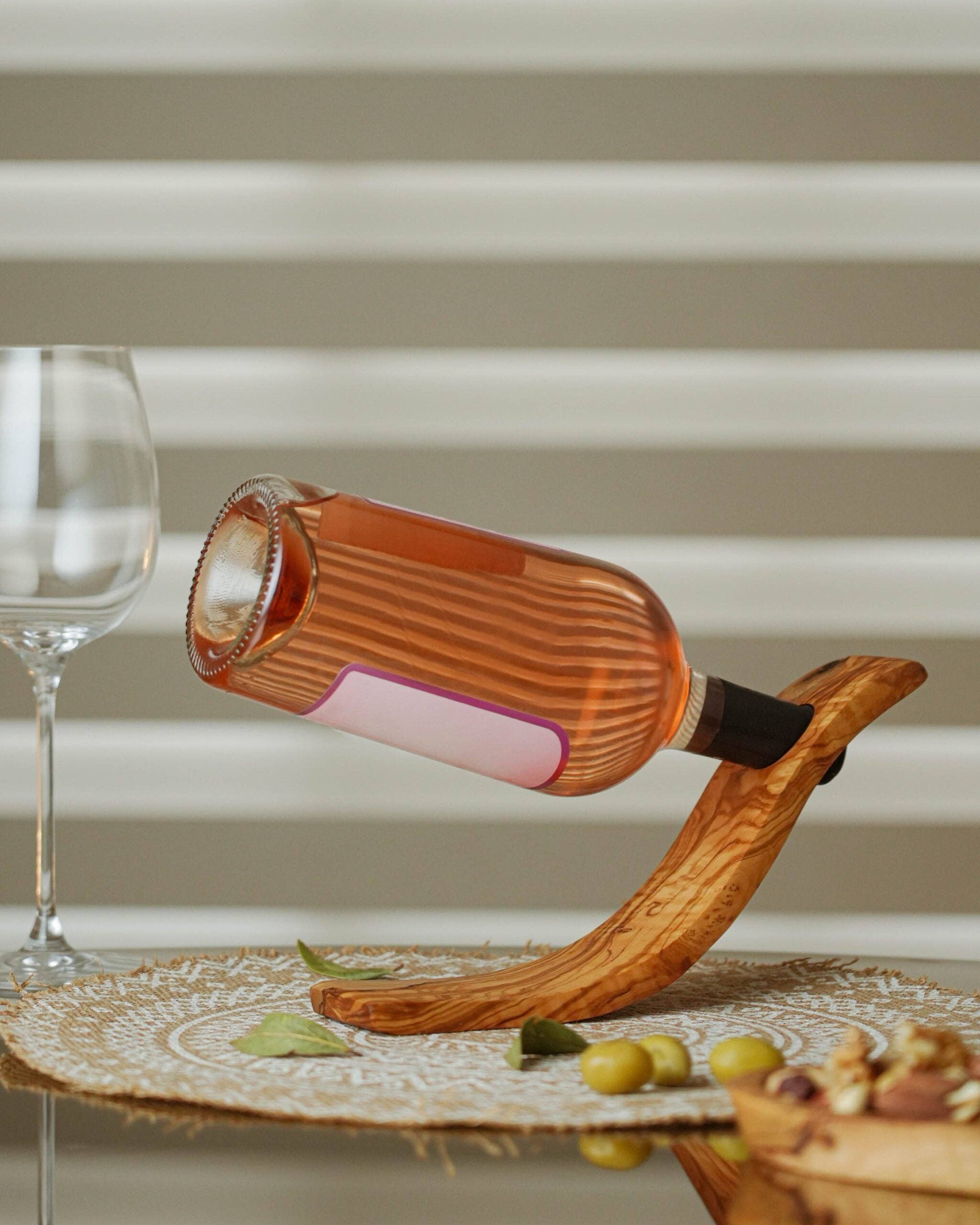 Dallas olive oil company – wholesale Bottle rack/holder – Olivewood Wine Bottle Holder2