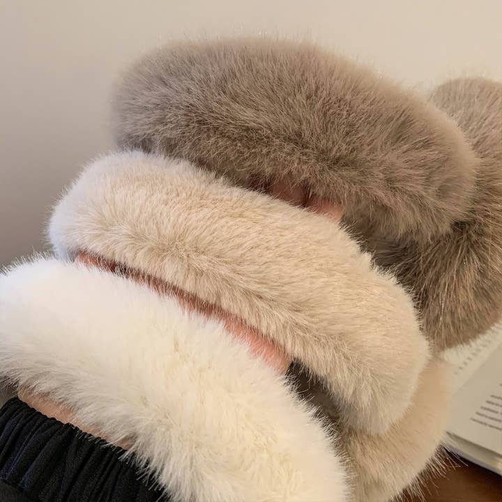 PEACH ACCESSORIES - Wholesale Earwarmers/Ear Muffs - Women's - Plush Paws Faux Fur Ear Muffs A025