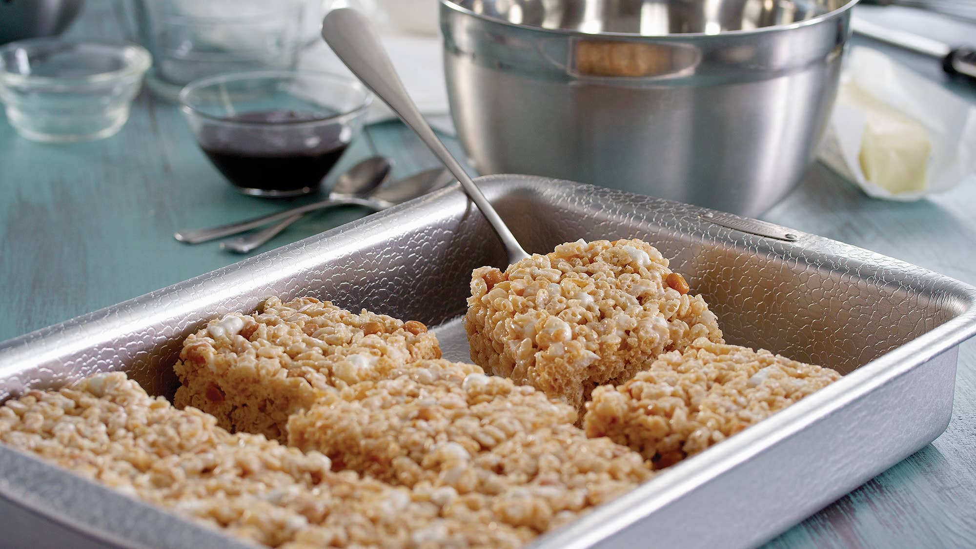 Fox Run Brands - Wholesale Cake Pan - Doughmakers Original Non-Stick Cake Pan, 9" x 13"5