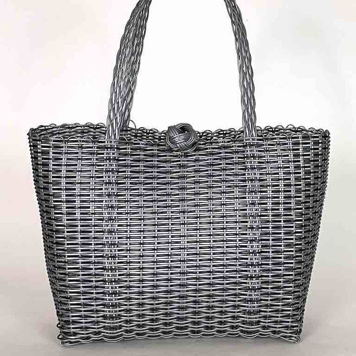 The Niger Bend – wholesale Tote bag – Women's – Deep Woven Recyclyed Plastic tote with closure - El Salvador