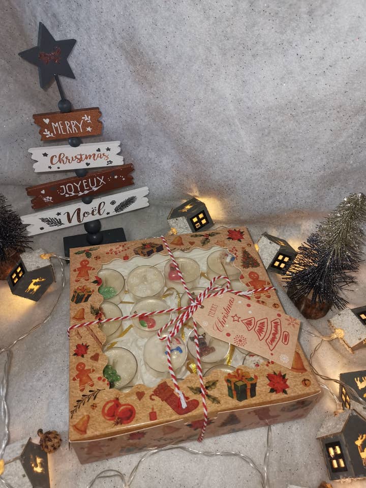 Christmas Gift Box of 16 Tealights for wholesale by Biotandem