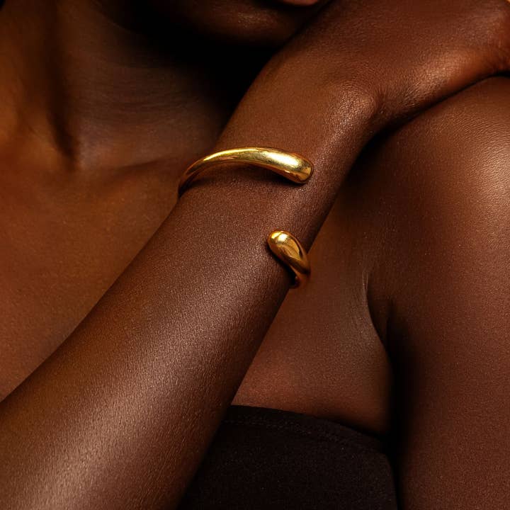 Bracciale a polsino aperto regolabile Charm per donne - Sana per la vendita all'ingrosso da parte di Ecodunia