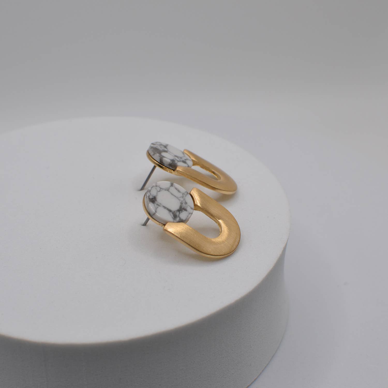 StarryNYC - Wholesale Stud/Post Earrings - Boho Abalone Button Round U Shape Worn Plating Post Earrings2