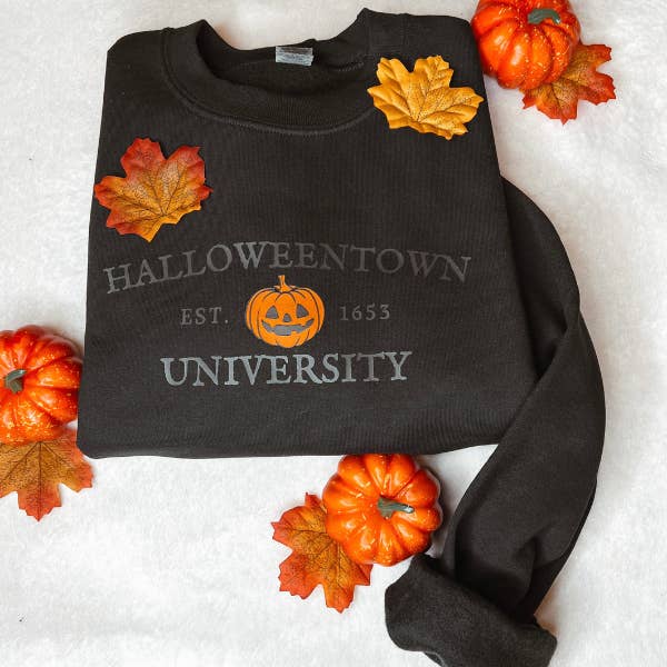Girocollo Halloweentown University - Nero su nero per la vendita all'ingrosso da parte di Sophie V. Designs