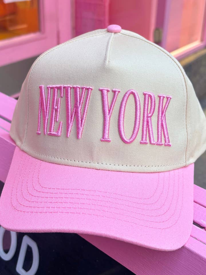 Casquette Trucker Brodée Beige New York pour la vente par Colorful Natalie