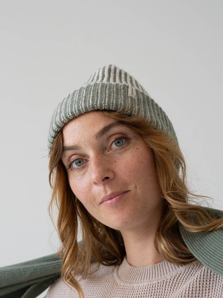 Tao chunky wool beanie in two-tone green para venta al por mayor de Tiralahilacha