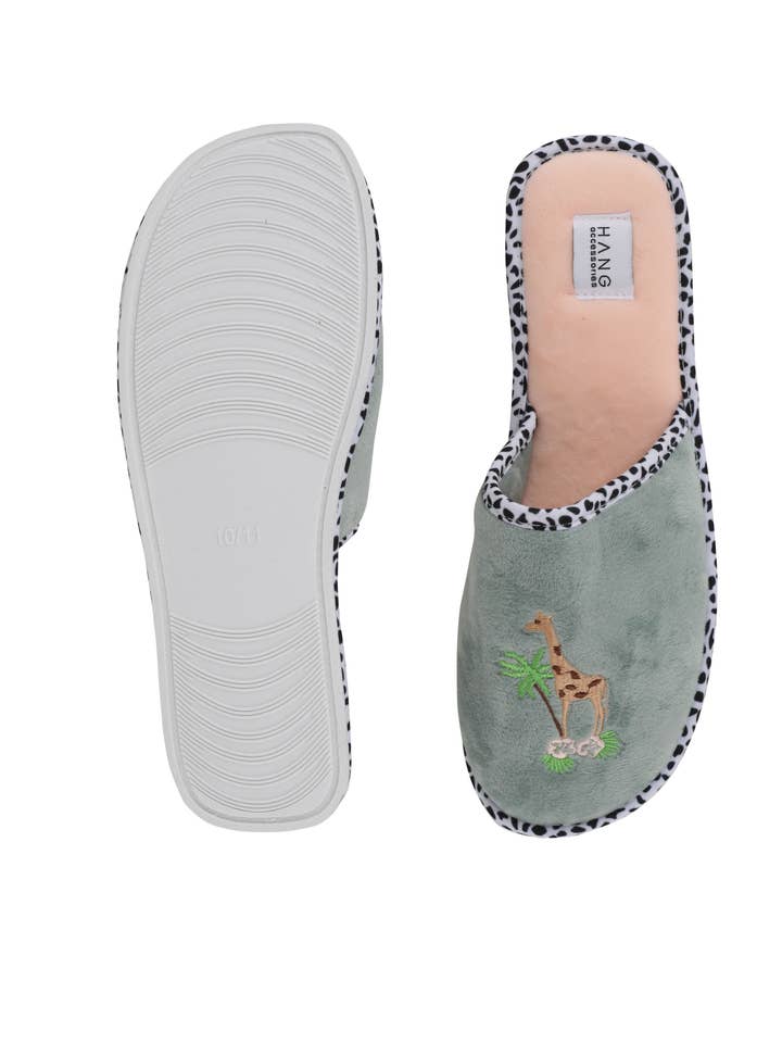 Hang Accessories – wholesale Slippers – Women's – Giraffe Foldable Travel Slippers & Coordinating Pouch Set