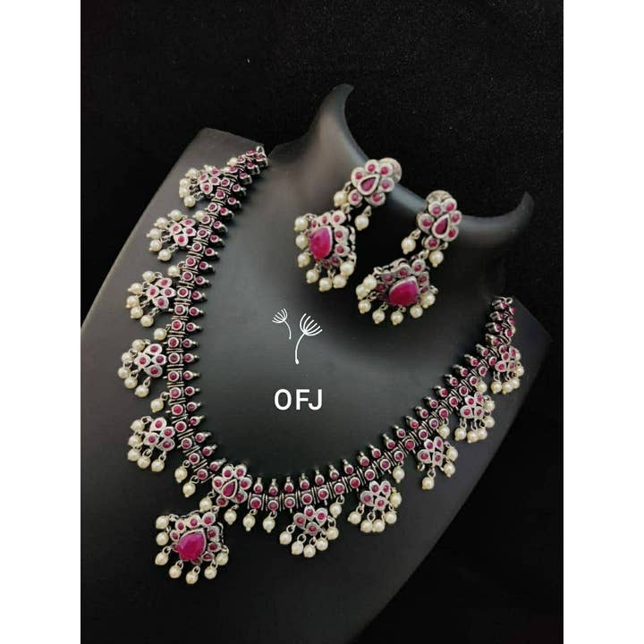 Etniske indiske halskædesæt med sten og perler for engroshandel hos Vastrabhushan