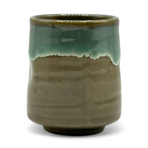 Kin Kama-ryū Green Mino-yaki Yunomi - Tasse à thé japonaise pour la vente par Inoue Tea
