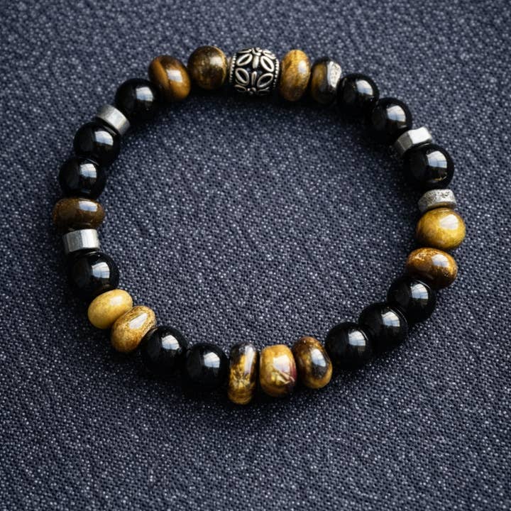 DAS FEUER INNEN Tigerauge Armband für den Großhandel von A V I L A by Design. Modern Talismans Designed for Life.