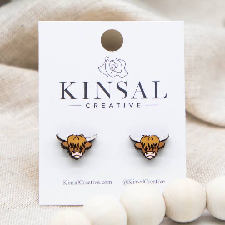 Ohrstecker Highland Cow aus Holz für den Großhandel von Kinsal Creative
