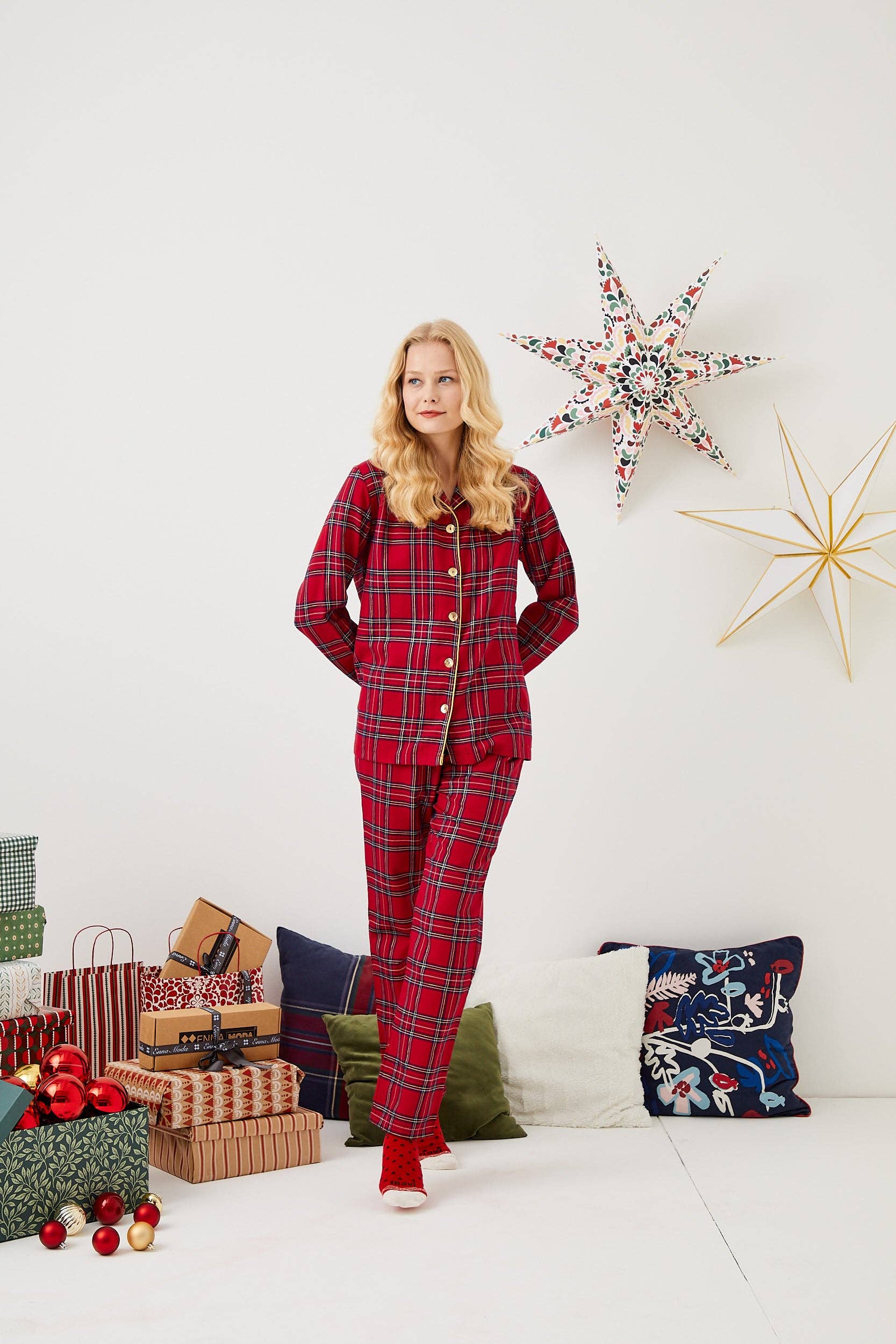 ENNA MODA – wholesale Sleepwear set – Women's – PLAID PATTERN CHRISTMAS DESIGN FRONT BUTTONED LONG PYJAMA SE3