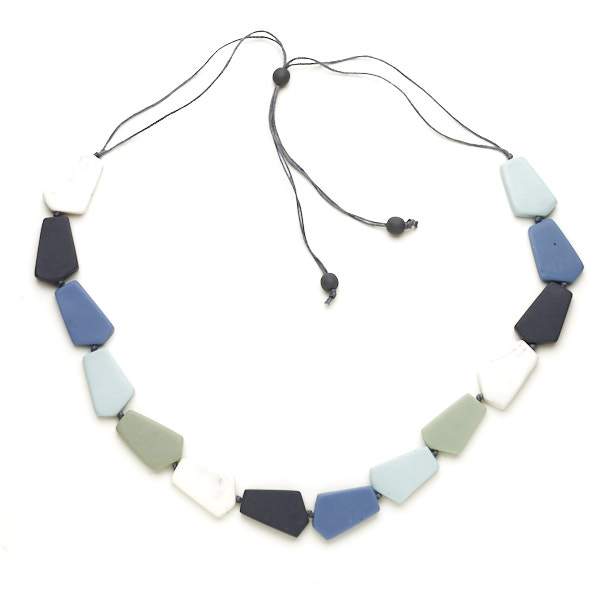 Suzie Blue Canada - Vente Collier de perles - Collier Pentagone Résine0