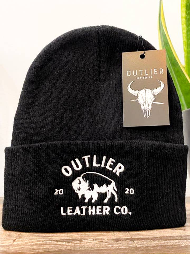 Badge Outlier - Toque (Bonnet) Noir pour la vente par After Hours Creative