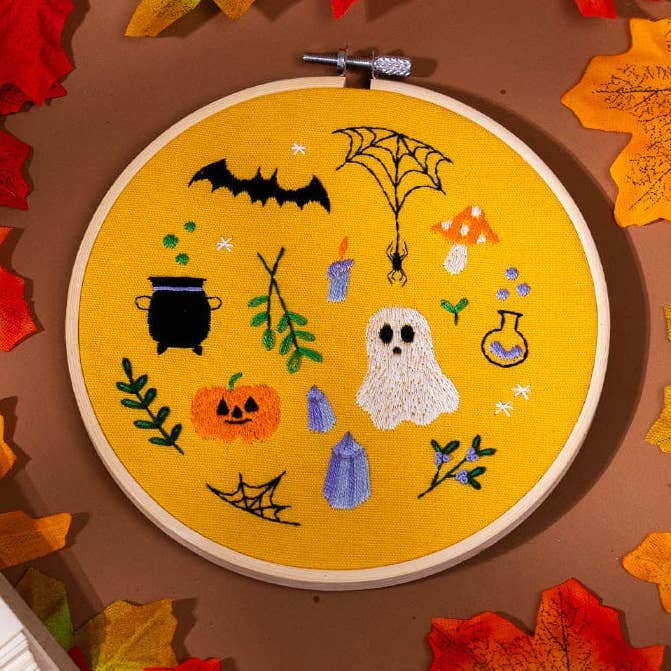 RICAMI SPETTRALI - Kit da Ricamo per la vendita all'ingrosso da parte di Craft Club