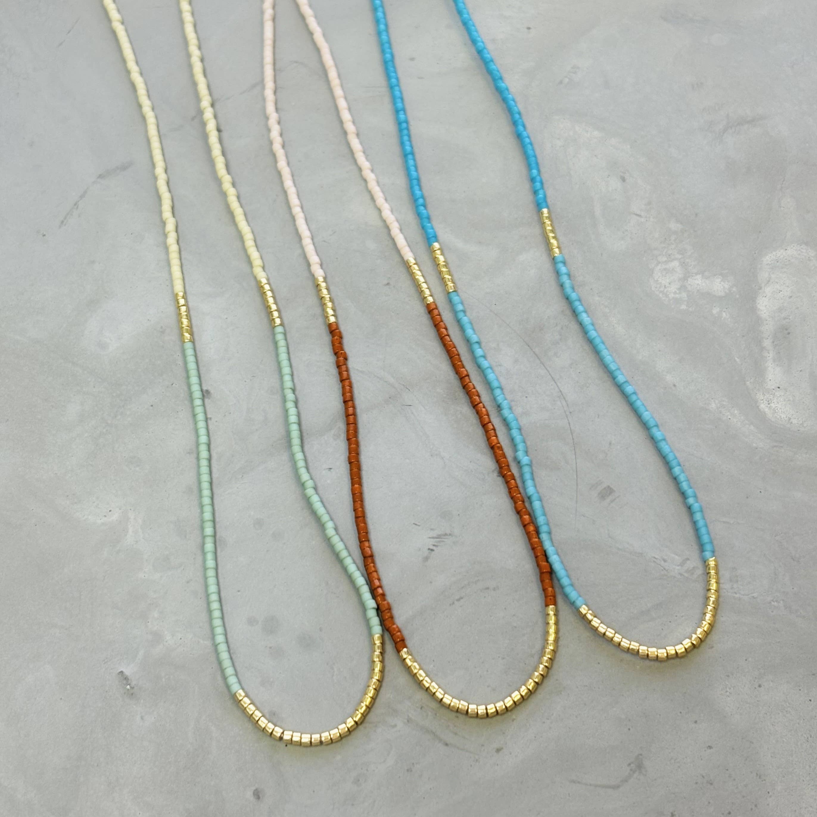 The Silver Wren - Vente Collier de perles - Collier en perles Lithe - Choisissez votre couleur2