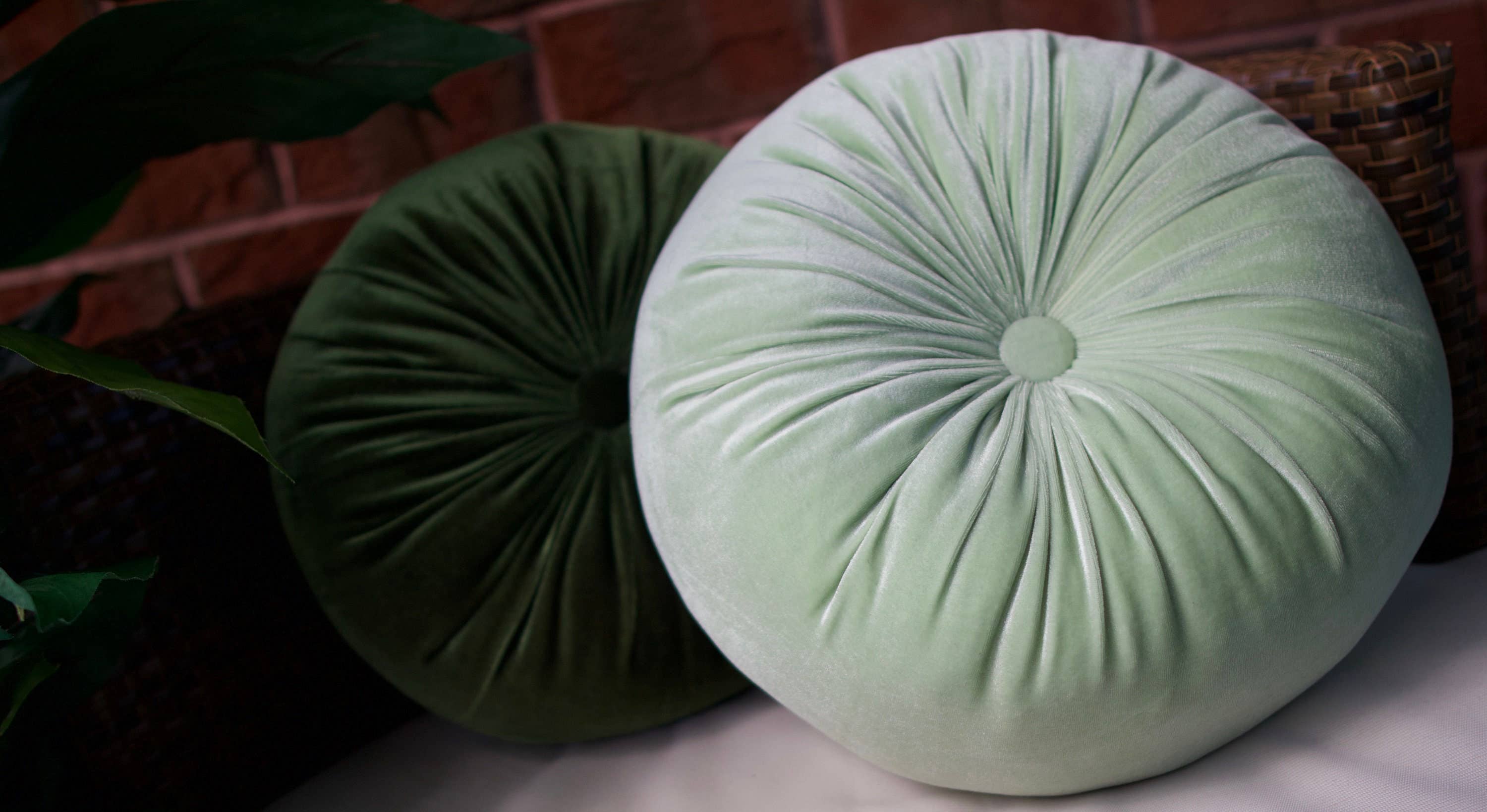 Phionah by Phionah Llc – Engroshandel Pyntepude – Rund fløjl pude blush grøn6