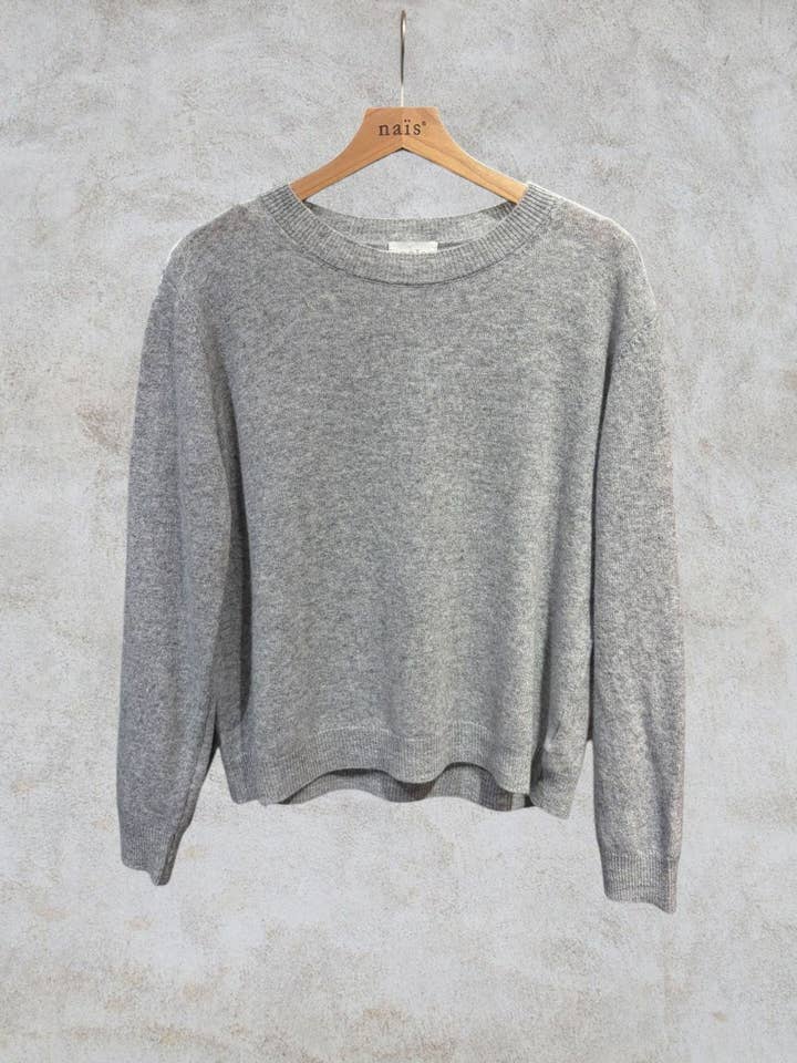 Kortgebreide trui met ronde hals van 100% extra fijne merinowol voor wholesale door NAÏS PARIS