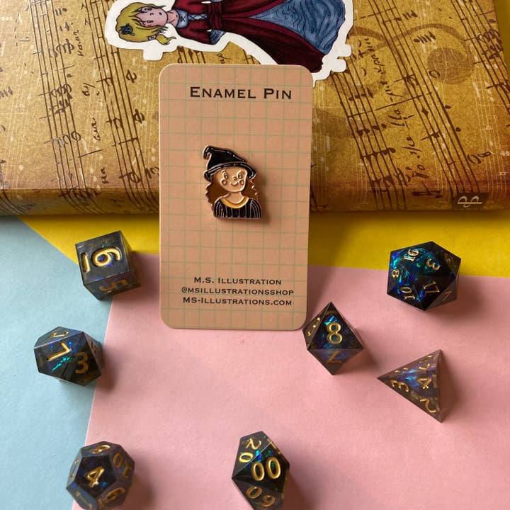 M.S. Illustration - Vendita all'ingrosso Spilla da bavero - Simpatica strega spilla da 0,75 pollici in smalto morbido placcato in rame, spilla di Halloween, autunno, spilla Cottagecore, distintivo a bottone, cerchio di spore, spilla smaltata druida2