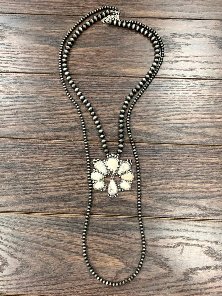 733693, Handgefertigte Kürbis Weiß Türkis Halskette für den Großhandel von ISAC Trading Inc