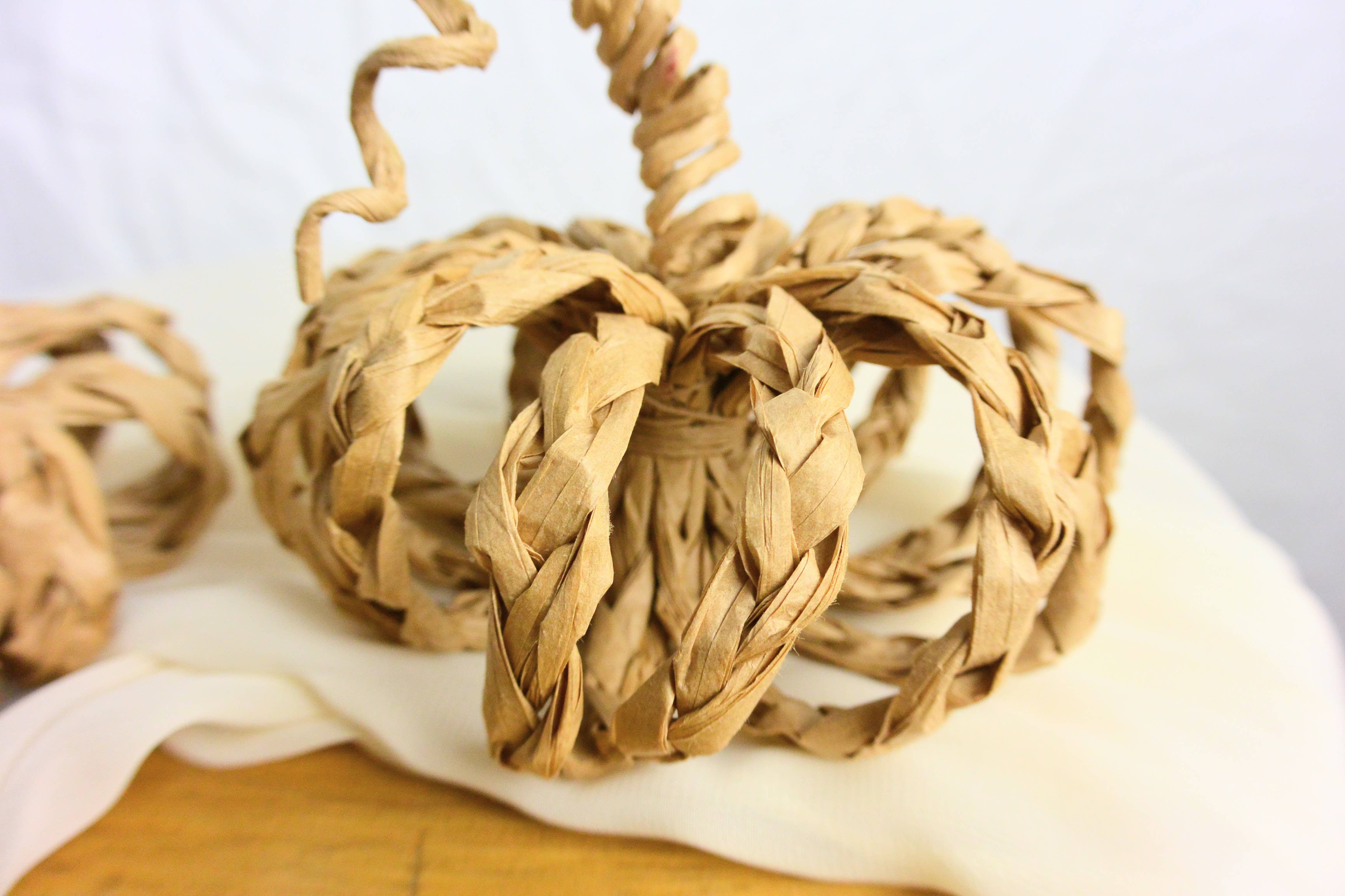 Beautiful Things By Bec – Großhandel Tischdeko – Kürbisse aus Rattankorb, natürliche Boho-Herbstdekoration3