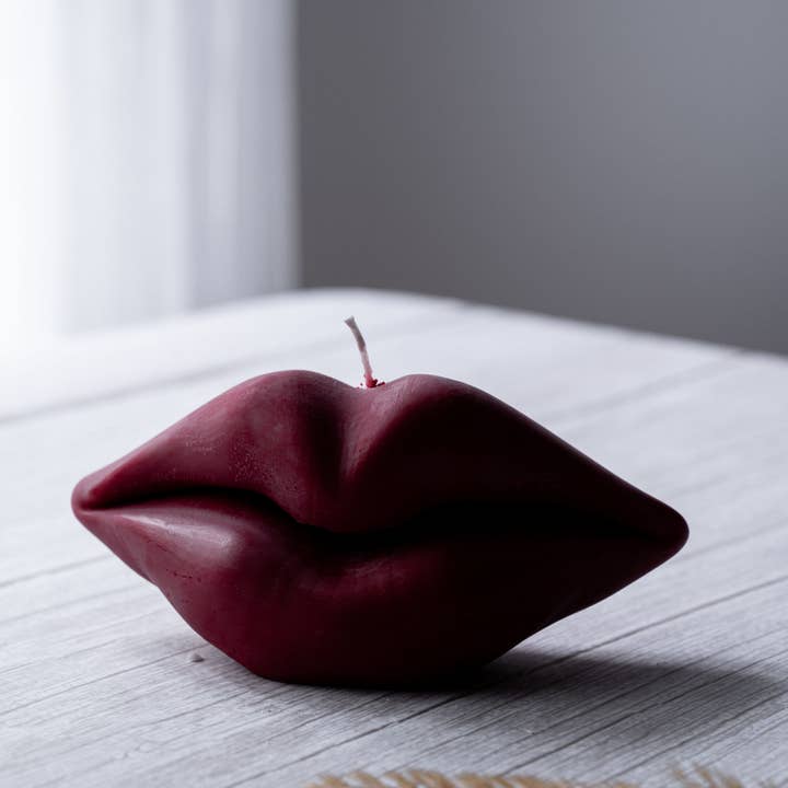 Allure CA - Wholesale Novelty Candle - Kissable Glow: Luxurious Lip-shaped Candle6