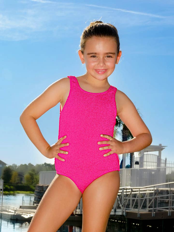 Ester Crinkle Badedragt - Læbestift Pink for engroshandel hos Limeapple