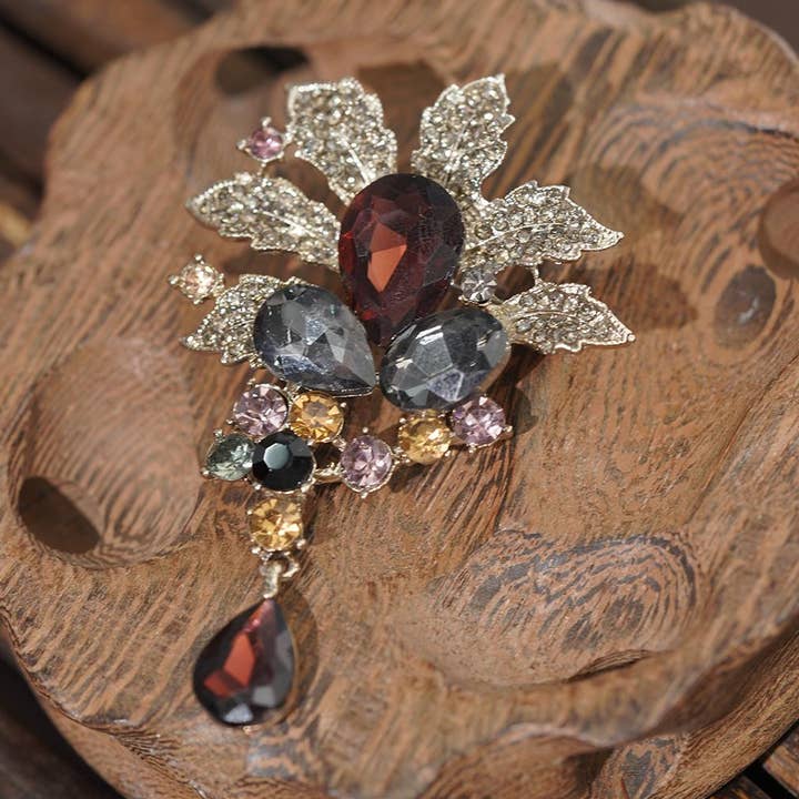 Broche Floral com Pedras Preciosas e Vinhas - Jóia Vintage Assimétrica para Mulheres por atacado de digsell
