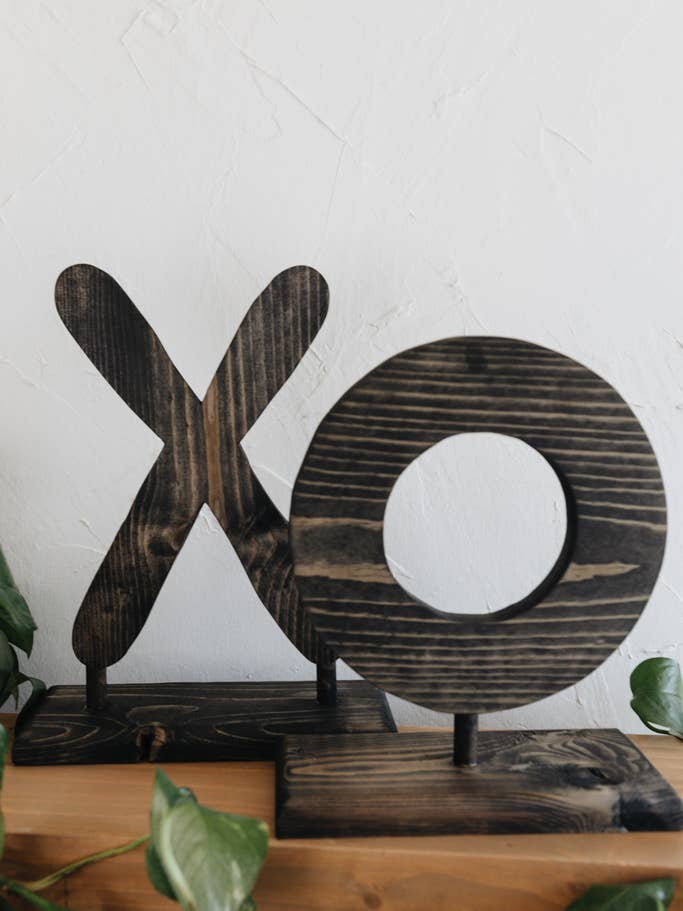 Agape-Holz-Dekorset, hergestellt von Survivors für den Großhandel von Crowned Free