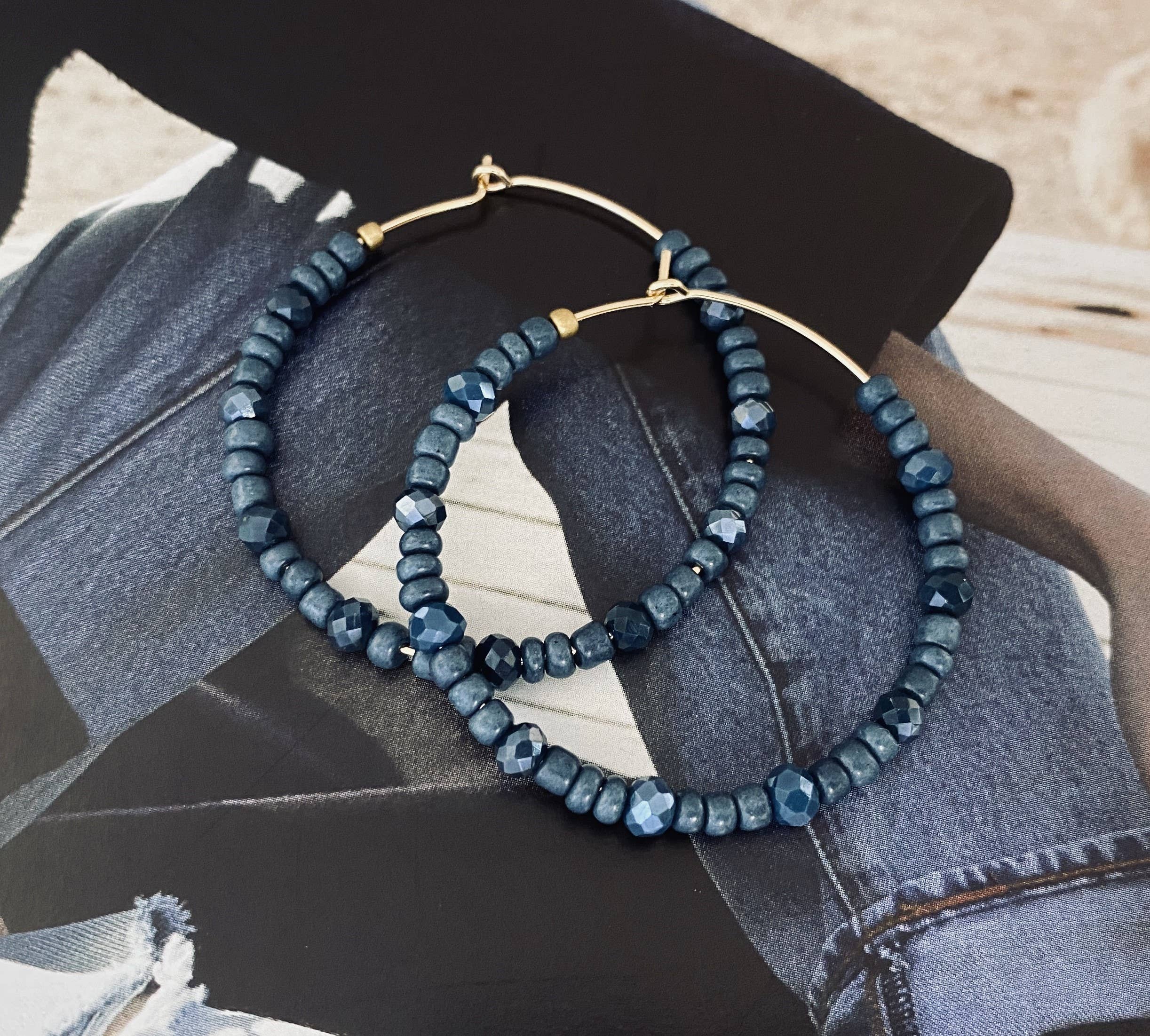 Chic Le Freak - Vendita all'ingrosso Orecchini pendenti - Grandi orecchini a cerchio blu con perline2