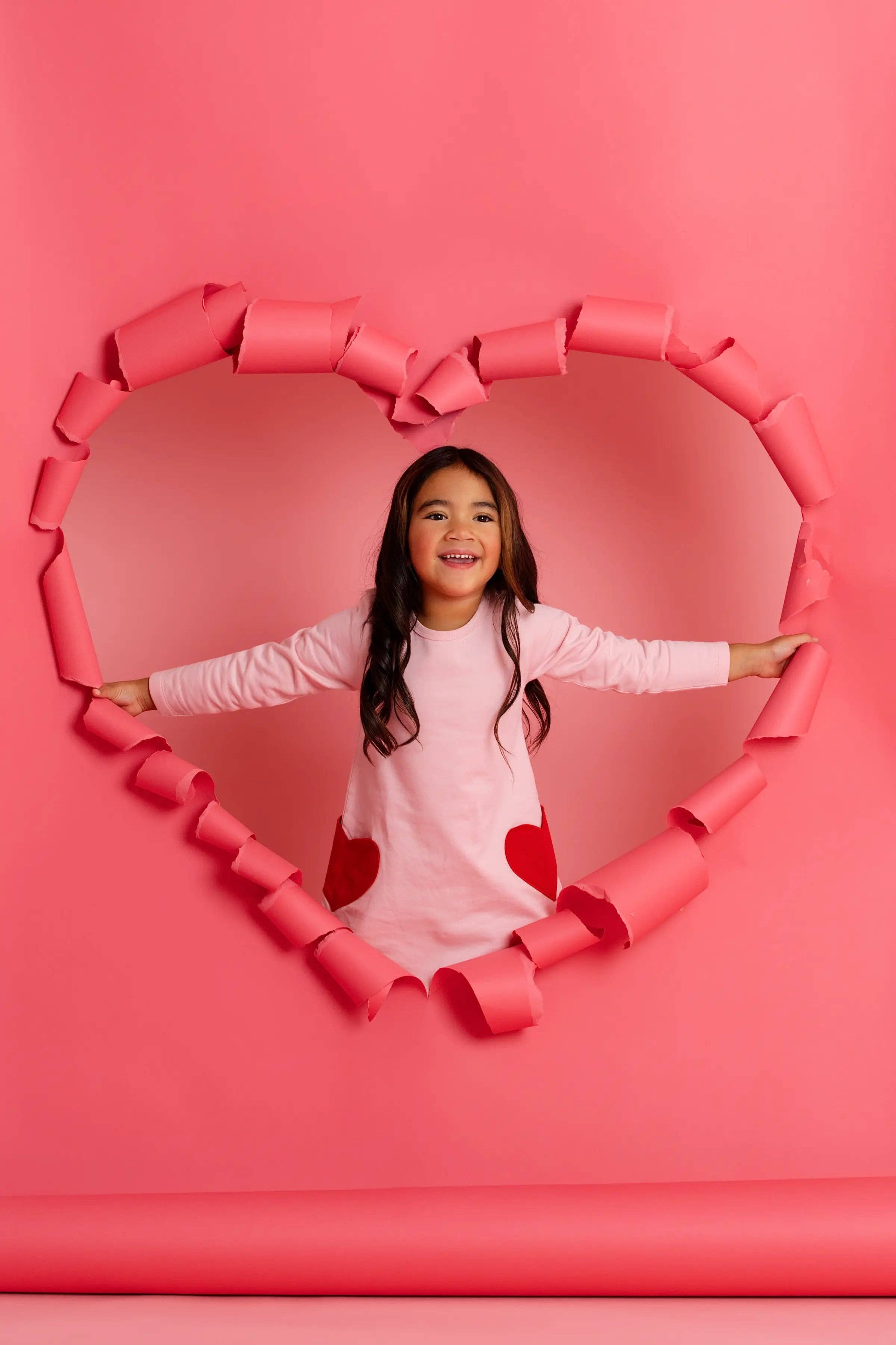 Monica + Andy – wholesale Klänning – Barn – Alla hjärtans dag barnklänning med hjärtficka_Ljusrosa5