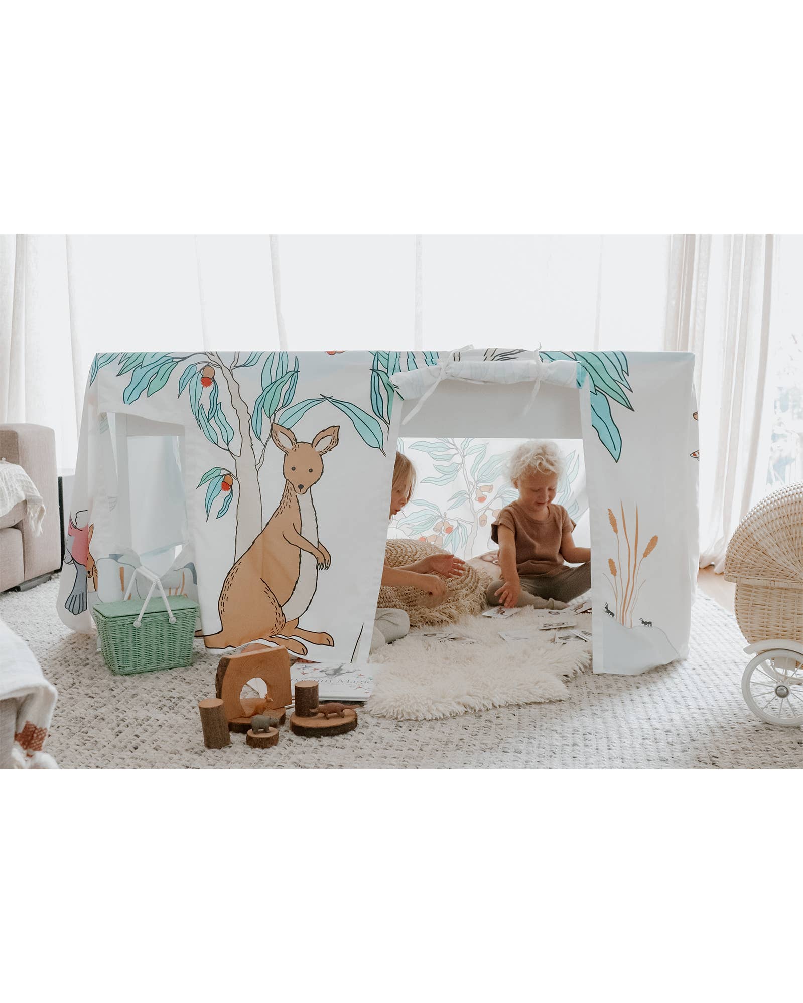 Petite Maison Play - Wholesale Tent - Kids - Australian Bush Animals Table Tent Cubby1
