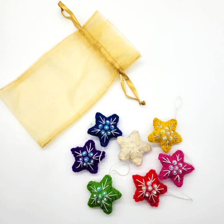 Geborduurd vilt vijfpunts sterornament, set van 7 voor wholesale door Eclectic Woodchuck