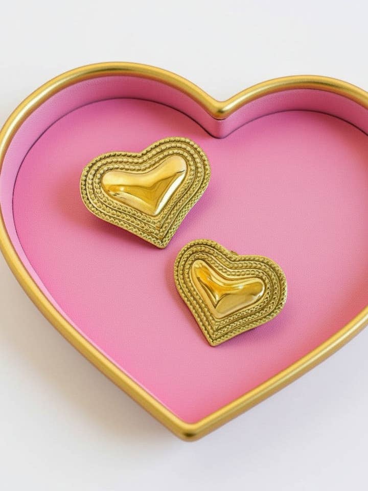 Jodie Stora Guldhjärtformade Stiftörhängen för wholesale av Nash Grey