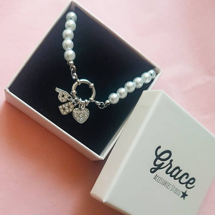 Daemon srls - Wholesale Beaded/Pearl Necklace - Collana perla PERSONALIZZATA ~ Timone con Doppia INIZIALE Zirconata in Acciaio inossidabile4