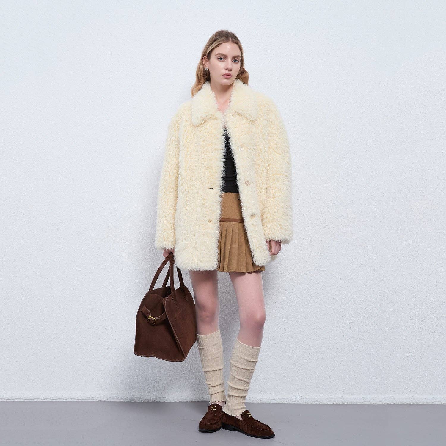 Beige Fuskinn Shearling-kappa Mysig Chic Stil för wholesale på Faire13
