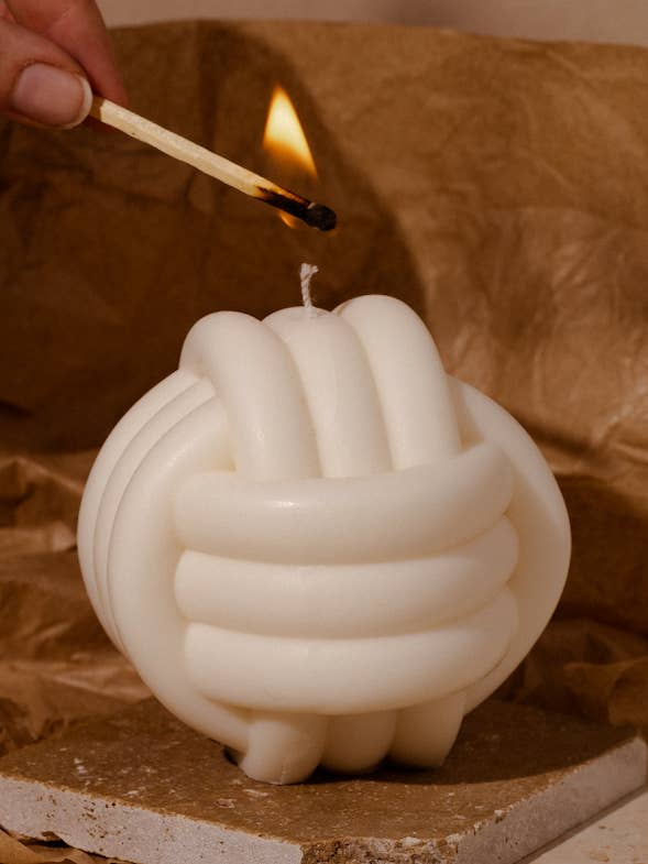 Large Knot - Pillar Candle for wholesale by Melted flames