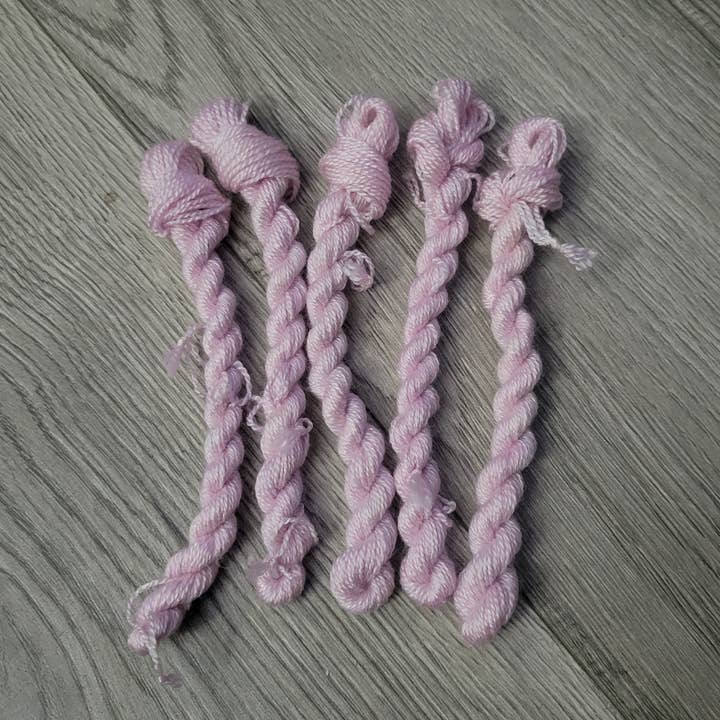 BFL Super Silky Broderitråd Babyrosa för wholesale av Cornbread and Honey