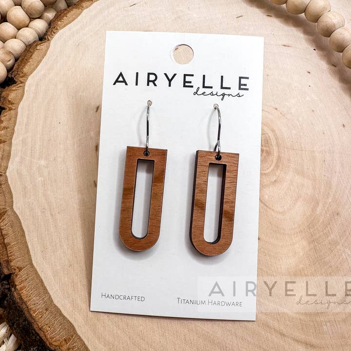 Minimalistiske træhulløkke kirsebærtræøreringe for engroshandel hos Airyelle Designs