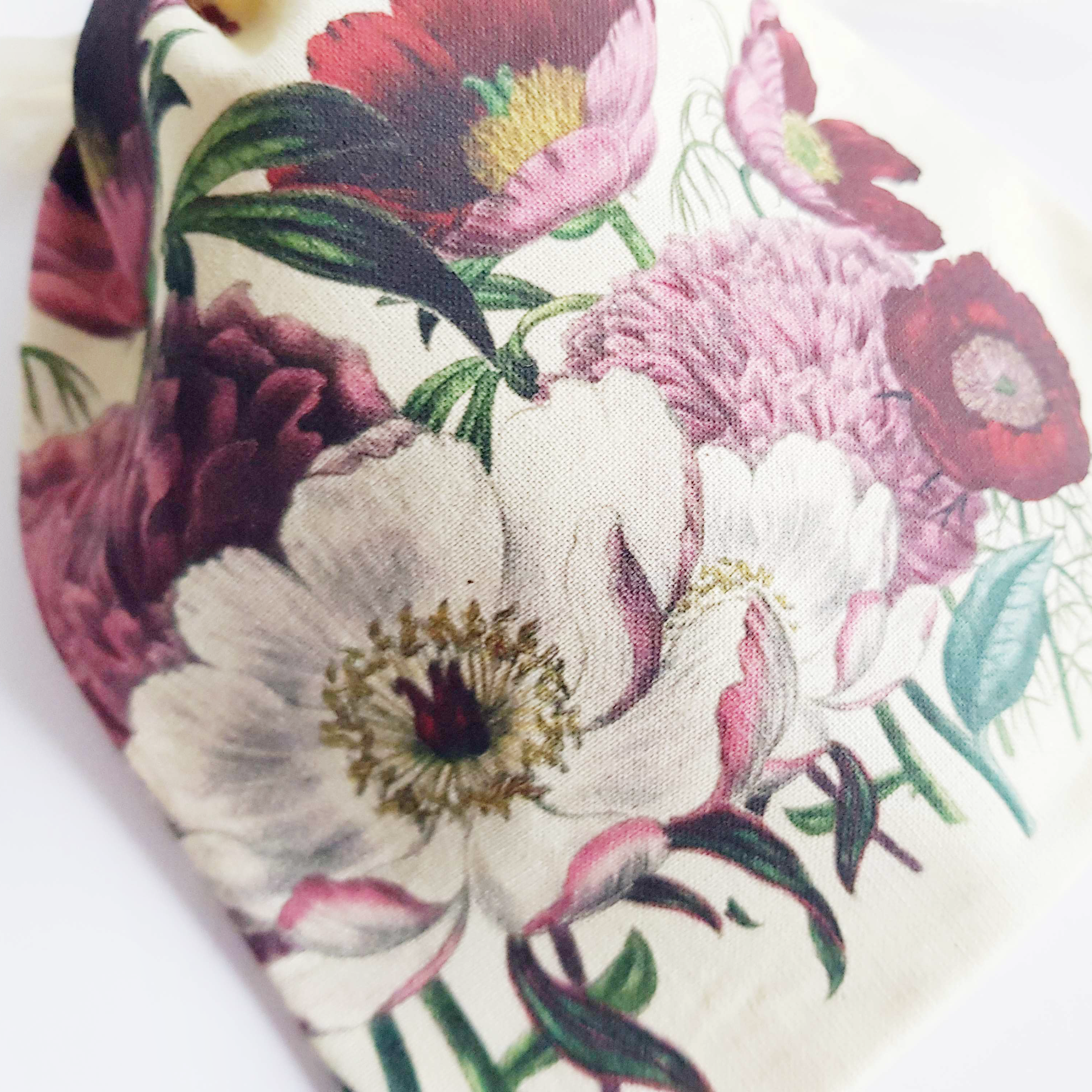 Six Acre Meadow - Venta al por mayor Bolsas de celofán - Bolsas de regalo con estampado de peonías en algodón orgánico y lazo de seda6