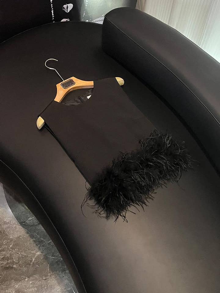 Sanyao Fashion - Wholesale Outerwear Vest - Women's - SY411 White Ostrich Feather Trim Round Neck Sleeveless Top4