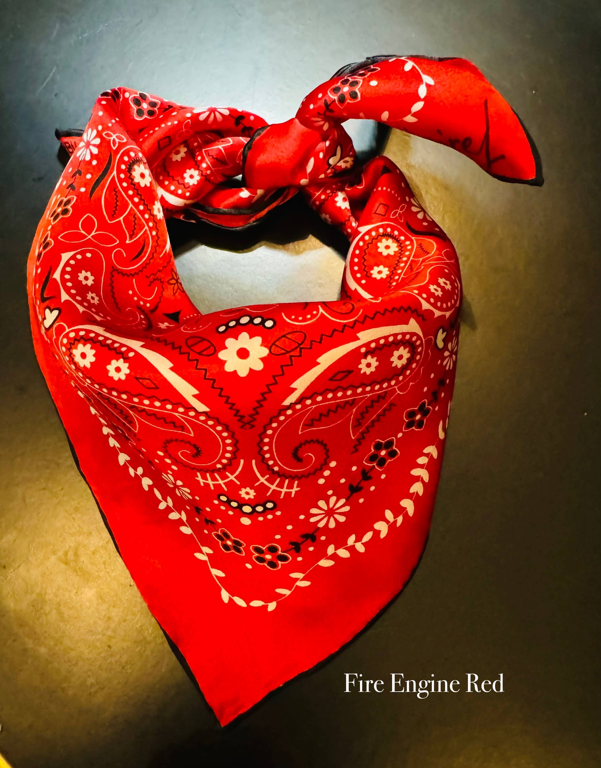 Malibu & Beyond Co /LENNOX MODE - Vendita all'ingrosso Bandana - Donna - Iconico bandana vintage americano in seta di gelso 100%!10