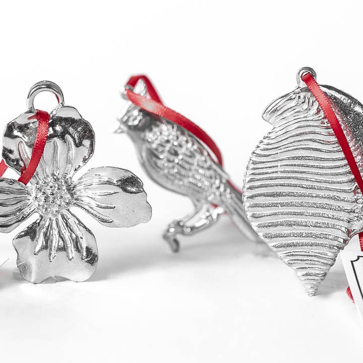 Conjunto de presentes de enfeites de Natal com símbolos de estado NC por atacado de House of Morgan Pewter